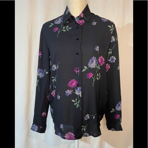 Jones New York. Size 4.  women’s 100% silk blouse. Button down.
